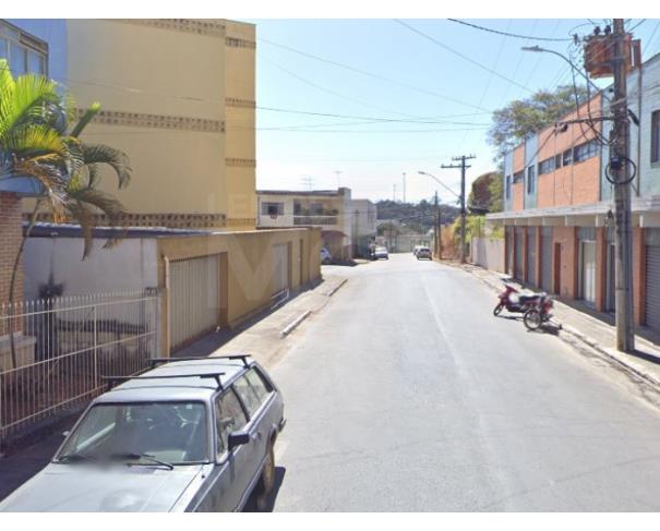 Foto de CAMPO BELO/MG — [Fração ideal de 24% sobre] uma casa no Centro