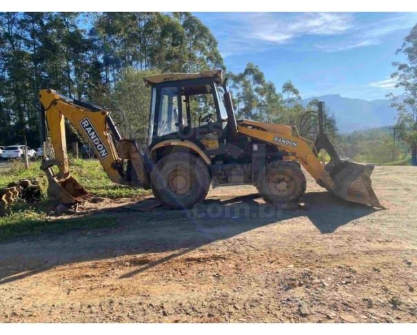 Foto de TREVISO/SC - Retroescavadeira Randon, modelo RD406