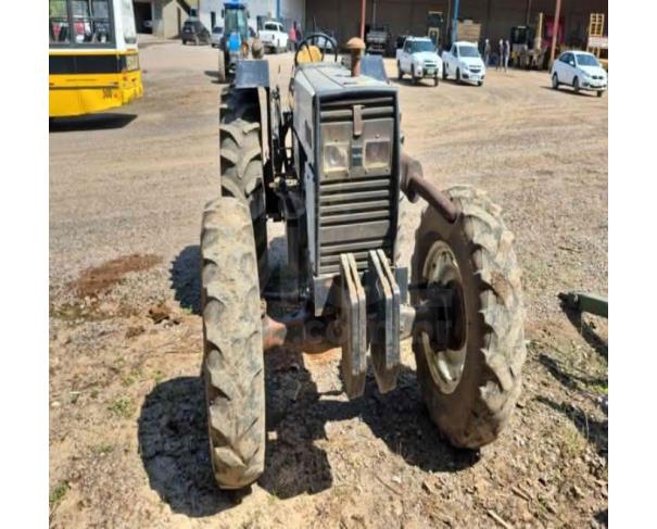 Foto de CAMPESTRE DA SERRA/RS - Trator Agrícola Cabinado Valtra – modelo 785 – 4x4