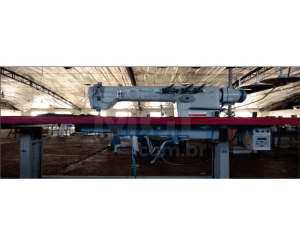 Foto de ITAÚNA/MG - Máquina de costura tipo overlock Ching Chi Machine