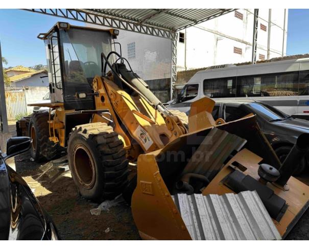 Foto de PIRAPETINGA/MG - Pá carregadeira Caterpillar modelo 924G
