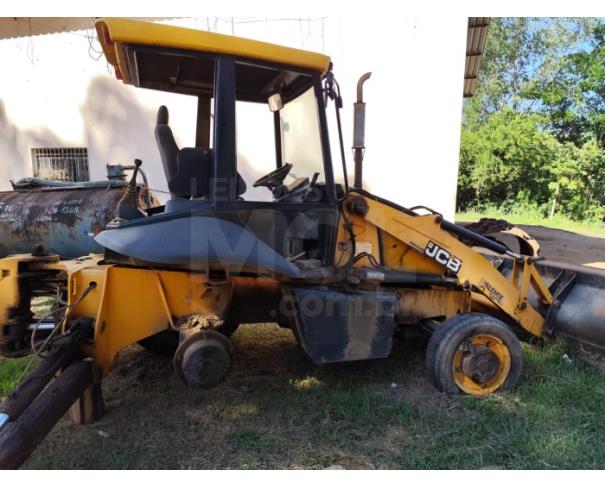 Foto de PORCIÚNCULA/RJ- Retroescavadeira JCB, modelo 3C, ano 2010.