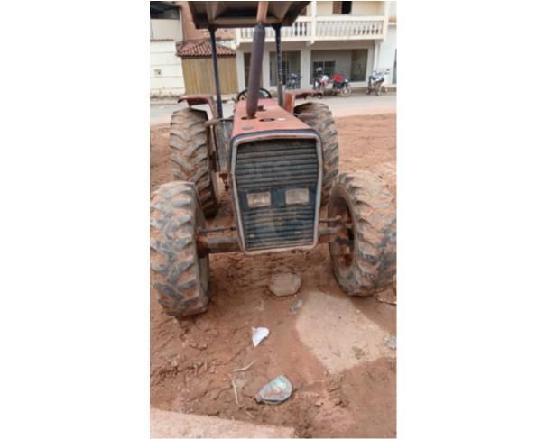Foto de CHALÉ/MG - Trator Massey Ferguson, modelo 275
