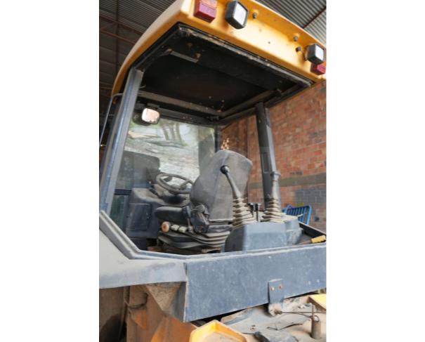 Foto de BELA VISTA DO TOLDO/SC - Retroescavadeira da marca JCB, modelo 3C