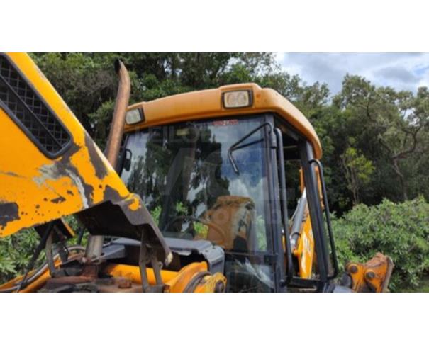 Foto de DIVINÓPOLIS/MG - Retroescavadeira JCB, modelo 3C.