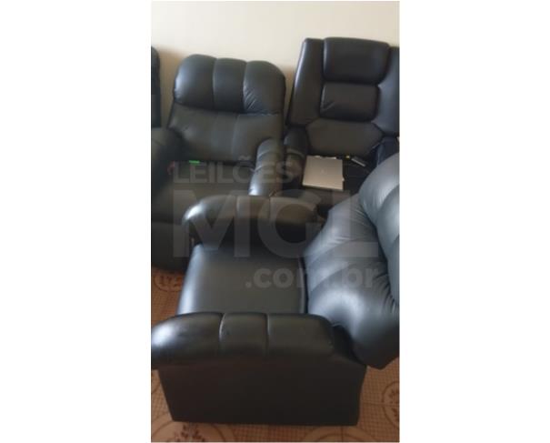 Foto de UBÁ/MG- 06 poltronas reclináveis de courino preto 