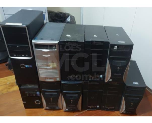 Foto de PORCIÚNCULA/RJ - Material de informática (monitores, DVD, mini system, notebook, som, cabos, câmeras de vigilância, retroprojetor, calculadora, impressora, CPUs). 