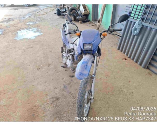 Foto de PEDRA DOURADA/MG - Motocicleta Honda NXR125 Bros KS, 2004/2005, GASOLINA 