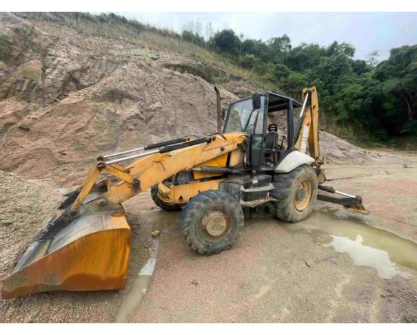 Foto de ADRIANÓPOLIS/PR - Retroescavadeira JCB