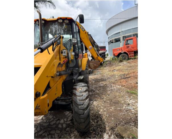 Foto de DIVINÓPOLIS/MG - RETROESCAVADEIRA JCB - ANO: 2023/2023 - PA13058