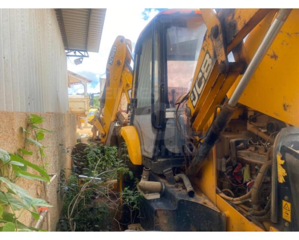Foto de VILA VALÉRIO/ES - Retroescavadeira JCB, modelo 3CX
