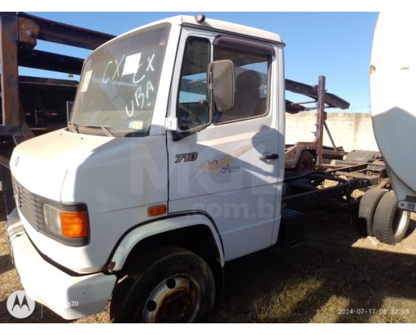 Foto de ITAÚNA/MG - CAMINHÃO - MERCEDES-BENZ 710/ 710 Plus 2p (diesel) 2004/2004