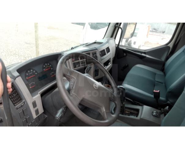 Foto de ITAÚNA MG CAMINHÃO NO CHASSI - VOLVO VM 330 6X4 TRAÇADO