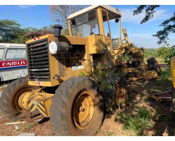 Foto de GUAIMBÊ/SP - Motoniveladora Huber Warco Dresser, modelo 130M, equipada com lâmina niveladora central