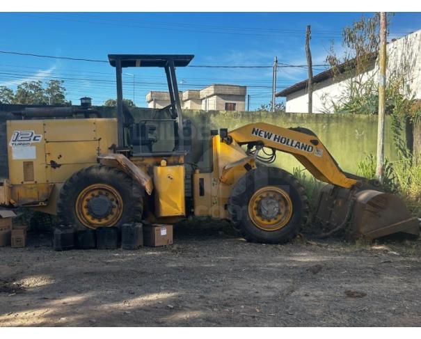 Foto de ESMERALDAS/MG - Pá Carregadeira Marca New Holland, modelo 12C turbo.