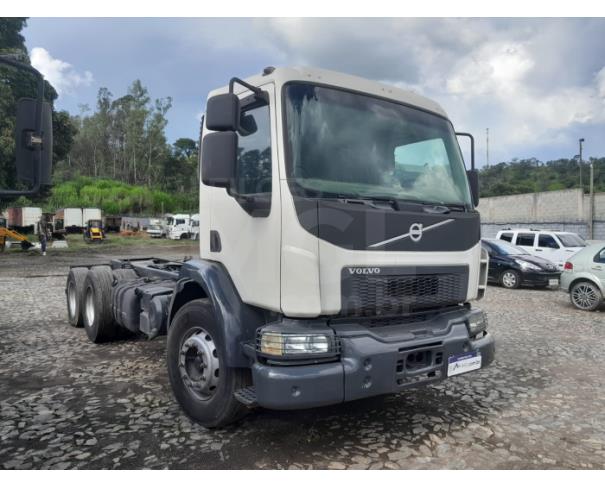 Foto de ITAÚNA MG  CAMINHÃO NO CHASSI - VOLVO VM 330 6X4 TRAÇADO