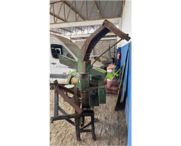 Foto de ALAGOINHA/PE - MAQUINA AGRÍCOLA ENSILADEIRA FORRAGEIRA, ACIONAMENTO AO TRATOR COM ENGATE DE 3 PONTOS, BICA DE SAÍDA ALTA E CURVA