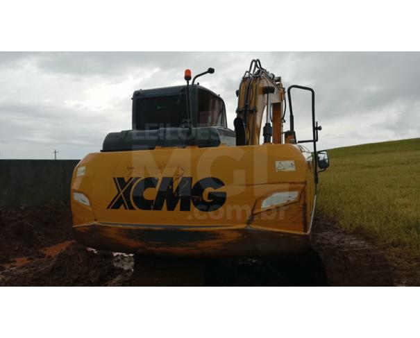 Foto de ENGENHO VELHO/RS - Escavadeira Hidráulica sobre Esteiras XCMG, modelo XE150BR, ano 2021, cabine fechada, motor diesel, equipada com lança hidráulica e caçamba de escavação