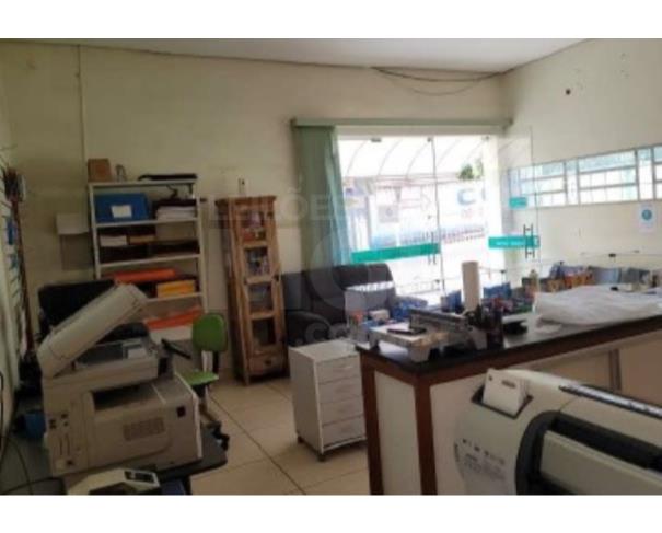 Foto de FRUTAL/MG – Casa edificada em um lote com 344,00m², situada no Centro