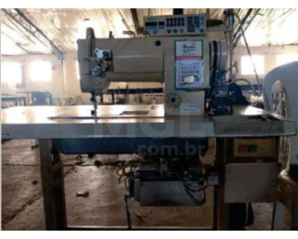 Foto de ITAÚNA/MG - Máquina de costura tipo interlock FÊNIX