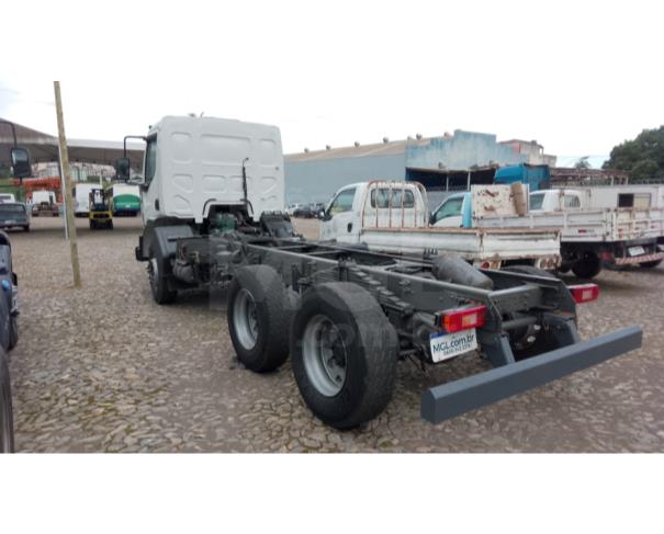 Foto de ITAÚNA MG CAMINHÃO NO CHASSI - VOLVO VM 330 6X4 TRAÇADO 