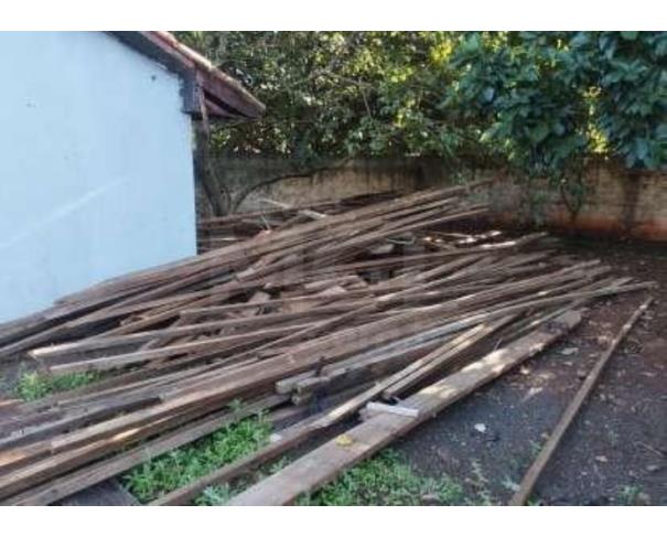 Foto de CRUZÁLIA/SP - MADEIRAS INSERVIVEIS. 