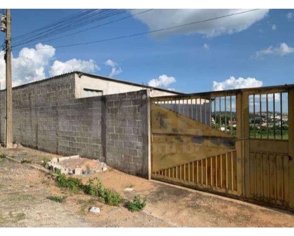 Foto de FORMIGA/MG - Galpão em lote de 360m² no Bairro Novo Santo Antônio