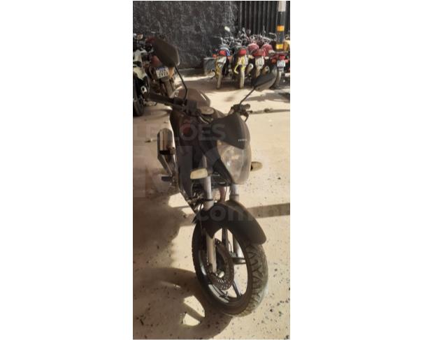 Foto de CALDAS NOVAS/GO - (MOTOCICLETA) - HONDA CB 300R - 2010/2010
