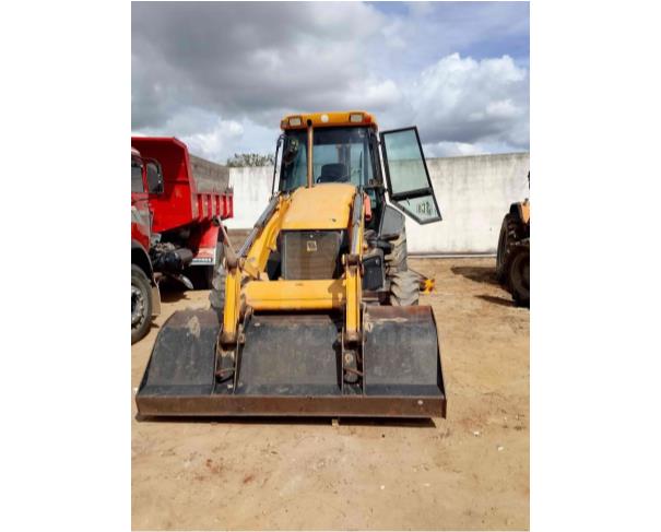 Foto de SÃO GERALDO DO BAIXIO/MG -  Retroescavadeira JCB, modelo 3C.