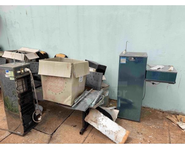Foto de TIROS/MG - LOTE COMPOSTO POR MÓVEIS, EQUIPAMENTOS, ELETRÔNICOS E BENS DIVERSOS