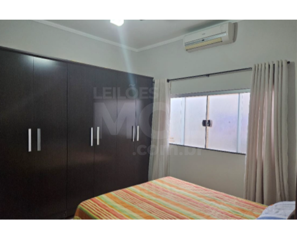 Foto de PIACATU/SP — Casa residencial e seus respectivo lote com área de 270,00m²