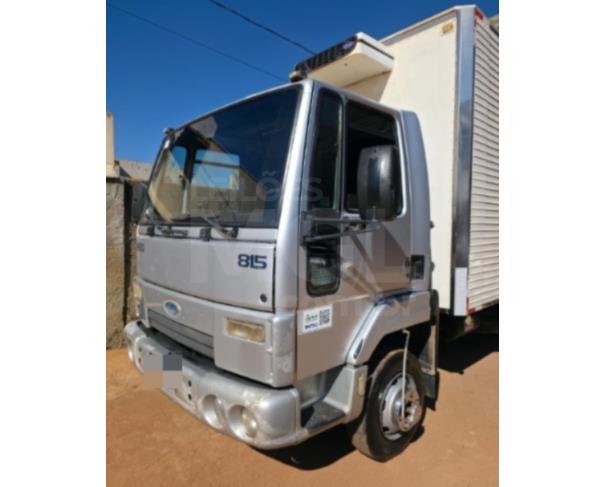 Foto de ABAETÉ/MG - CAMINHÃO - FORD/CARGO 815 N COM BAÚ CÂMERA FRIA - ANO: 2011/012 - SC1171