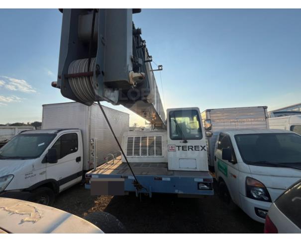Foto de ITAÚNA/MG - GUINDASTE SOBRE CAMINHÃO TEREX 560 ANO 2008/2008 - CX236