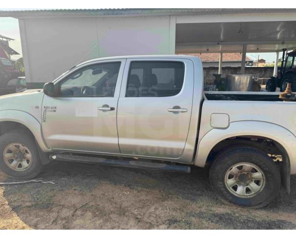 Foto de TEIXEIRÓPOLIS/GO - Caminhonete Toyota Hilux CD 4X4 SR, 2011/2011, DIESEL, PRATA 