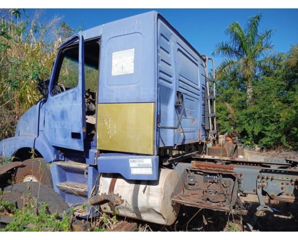 Foto de ITAÚNA MG - BAIXADO - VOLVO NH12380 4X2 T 2005/2005 (ENCONTRA-SE NO PÁTIO DO COMITENTE)