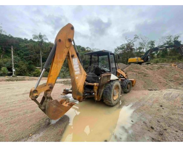 Foto de ADRIANÓPOLIS/PR - Retroescavadeira JCB