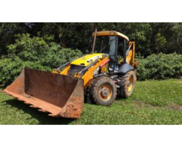 Foto de DIVINÓPOLIS/MG - Retroescavadeira JCB, modelo 3C.
