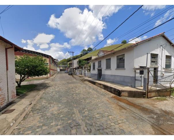 Foto de CRISTINA/MG — [Fração ideal de 50% sobre] um prédio industrial e benfeitorias no Centro 