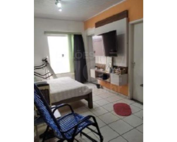 Foto de FRUTAL/MG – Casa edificada em um lote com 344,00m², situada no Centro
