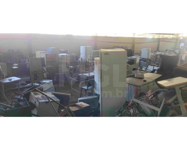 Foto de SANTA MARIA MADALENA/RJ - Lote composto por Móveis, eletrodomésticos, sucatas e bens diversos. 
