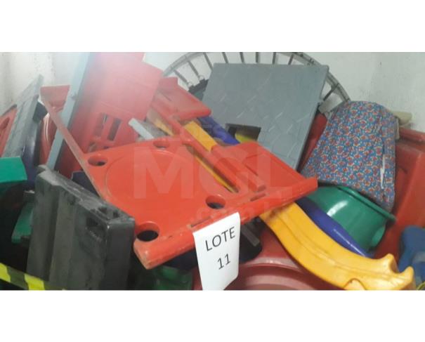 Foto de CARAPICUÍBA/SP-Brinquedos diversos. 