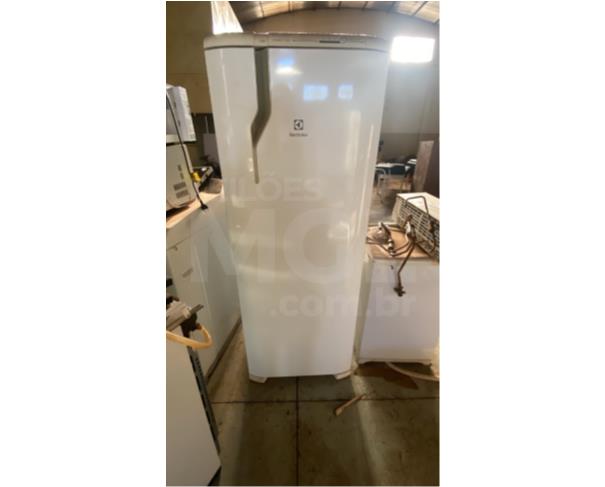 Foto de DUMONT/SP - Eletrodomésticos – Ventiladores, geladeiras, ar condicionado, bebedouro de galão, micro-ondas, tanque de lavar roupa de plástico, máquina de lavar, bebedouro industrial e etc