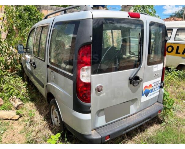 Foto de SERRA AZUL DE MINAS/MG- (CARRO) Fiat / Doblo ELX 1.4- 2010/2011
