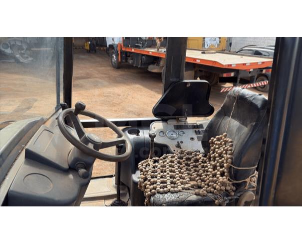 Foto de JENIPAPO DE MINAS/MG - Retroescavadeira JCB, modelo 3C.