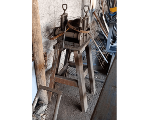 Foto de FORMIGA/MG - Máquina de dobrar metal  