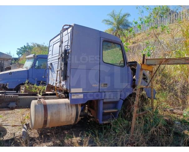 Foto de ITAÚNA MG - BAIXADO - VOLVO NH12380 4X2 T 2005/2005 (ENCONTRA-SE NO PÁTIO DO COMITENTE)