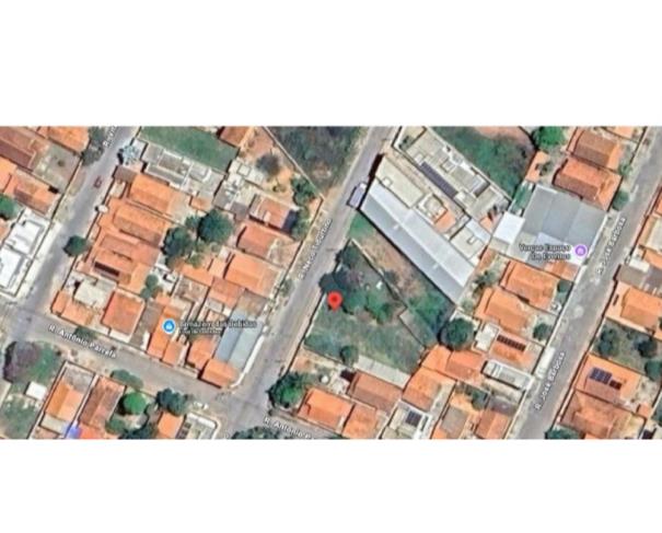 Foto de JANAÚBA/MG - Terreno com a área de 910,88m², situado no bairro Planalto