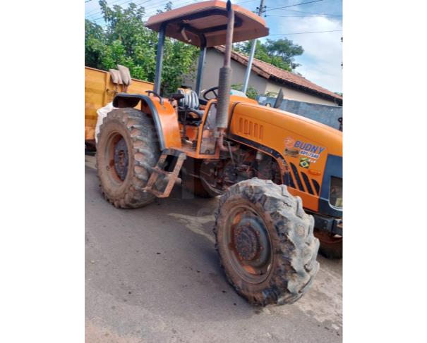 Foto de DOURADOQUARA/MG - Trator Agricola Budny, modelo BDY7540.