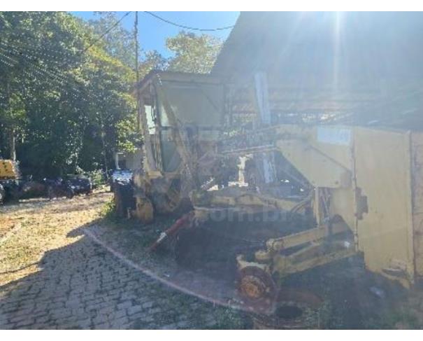 Foto de PORCIÚNCULA/RJ - Motoniveladora Caterpillar modelo 135H 