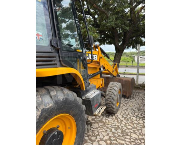 Foto de DIVINÓPOLIS/MG - RETROESCAVADEIRA JCB - ANO: 2023/2023 - PA13058